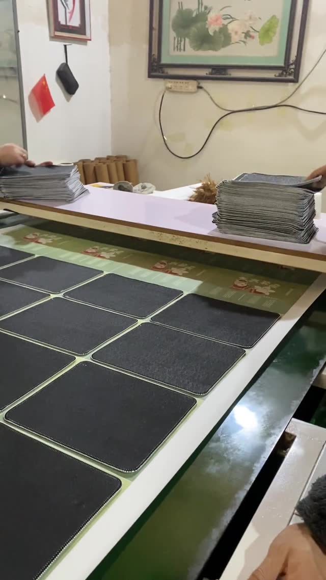 canvas bag factory cutting heavy duty cotton fabric for bulk tote bag orders